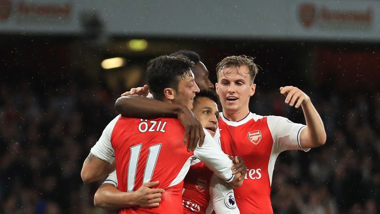 Alexis Sanchez of Arsenal celebrates scoring his sides first goal with his Arsenal team mates during the Premier League match against Sunderland