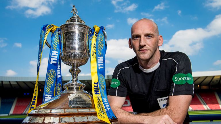 Bobby Madden will referee  the Scottish Cup final between Celtic and Aberdeen