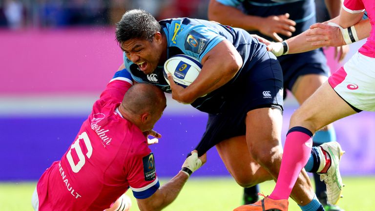 Cardiff Blues' Nick Williams crosses for his side's second try