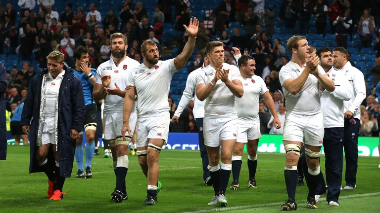 MANCHESTER, ENGLAND - OCTOBER 10:  Chris Robshaw, the England captain, waves to the crowd after the 2015 Rugby World Cup Pool A match between England and U