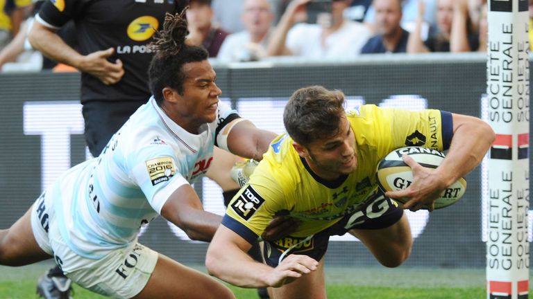Damian Penaud scores for Clermont