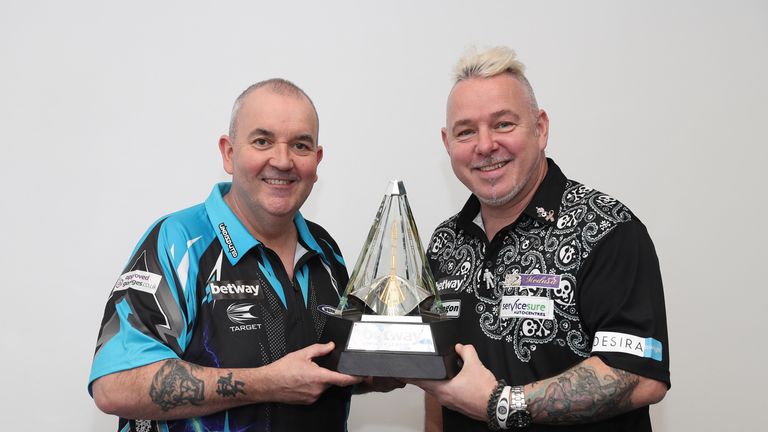 BETWAY PREMIER LEAGUE DARTS 2017.FINALS PETER WRIGHT AND PHIL TAYLOR GET READY FOR THE BETWAY PREMIER LEAGUE DARTS FINALS AT LONDONS 02 