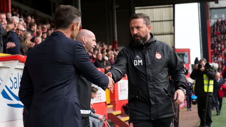 Derek McInnes (right) shakes hands with Pedro Caixinha after the game at Pittodrie last month