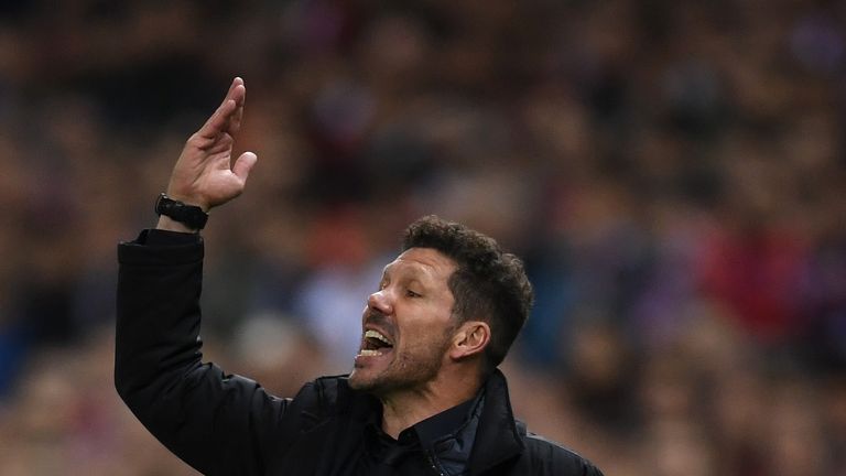 MADRID, SPAIN - MAY 10:  Diego Simeone of Atletico Madrid shouts instuctions during the UEFA Champions League Semi Final second leg match between Club Atle