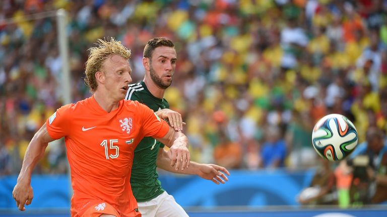 Mexico's Miguel Layun (R) challenges Dirk Kuyt between Netherlands and Mexico at Castelao Stadium in Fortaleza during the 2014 FIFA World Cup