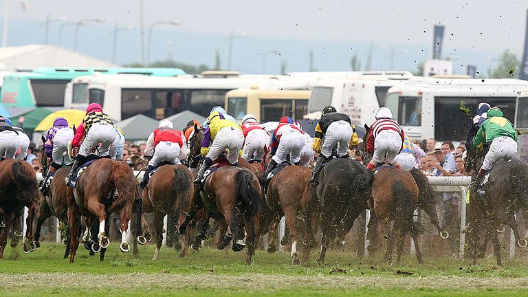 Runners race down the hill in The Investec Entrepreneurial Class 'Dash'(Heritage Handicap) during the 2010 Investec Derby Festival 