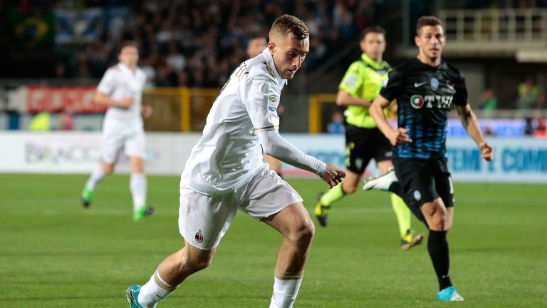 BERGAMO, ITALY - MAY 13:  Gerard Deulofeu of AC Milan in action during the Serie A match between Atalanta BC and AC Milan at Stadio Atleti Azzurri d'Italia
