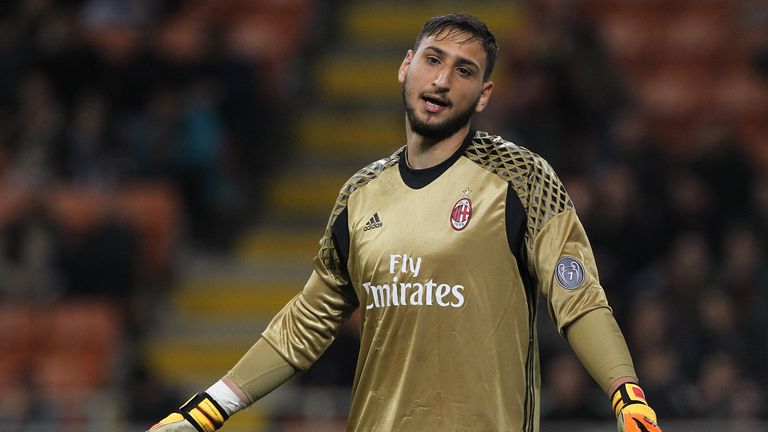 MILAN, ITALY - MAY 07:  Gianluigi Donnarumma of AC Milan shows his dejection during the Serie A match between AC Milan and AS Roma at Stadio Giuseppe Meazz
