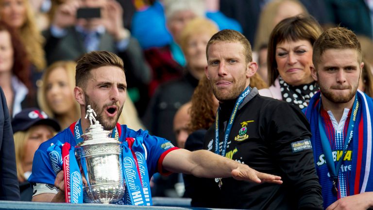 Graeme Shinnie celebrates with the cup