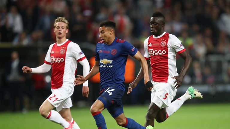 STOCKHOLM, SWEDEN - MAY 24:  Jesse Lingard of Manchester United is chased down by Davinson Sánchez of Ajax  during the UEFA Europa League Final between Aj