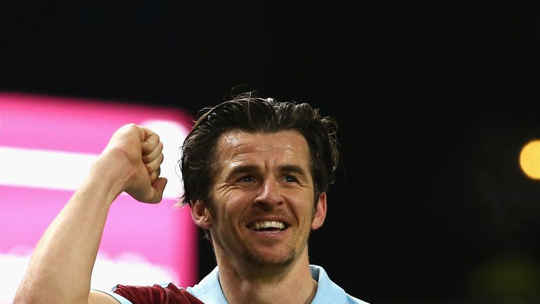 BURNLEY, ENGLAND - JANUARY 14:  Joey Barton of Burnley shows appreciation to the fans after the Premier League match between Burnley and Southampton at Tur