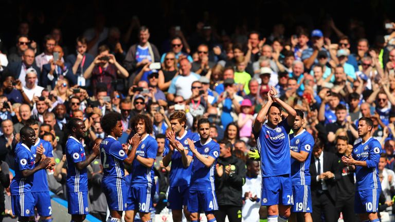  The Chelsea team create a guard of honor as John Terry of Chelsea is subbed off during his last Premier League match for Chelsea