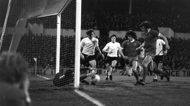 10th March 1977:  Liverpool football players, Kevin Keegan and John Toshack, attacking the Tottenham Hotspur goal.  (Photo by Evening Standard/Getty Images