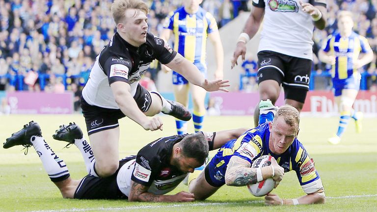 Picture by Chris Mangnall/SWpix.com - 14/05/2017 - Rugby League - Ladbrokes Challenge Cup - Warrington Wolves v Widnes Vikings - Halliwell Jones Stadium, W