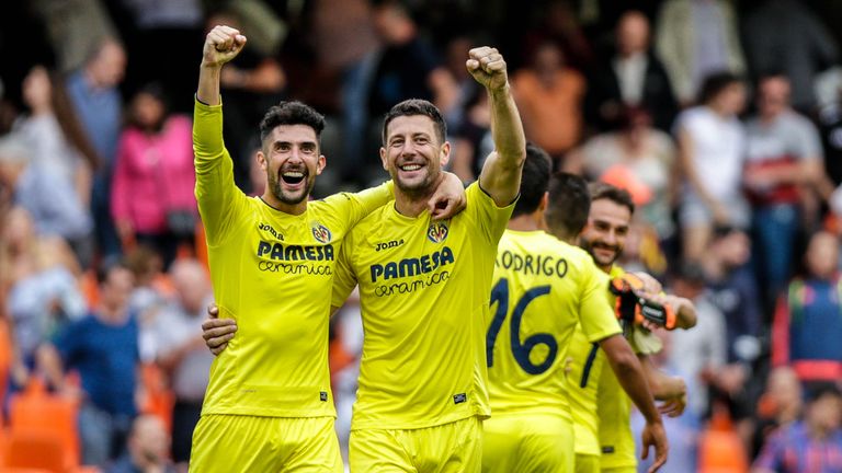 Villarreal's Alvaro Gonzalez (L) and Daniele Bonera celebrate after victory at Valencia