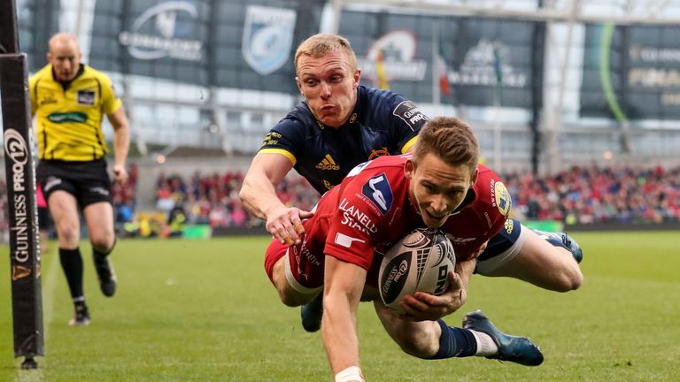 Guinness PRO12 Final 27/5/2017. Scarlets Liam Williams scores the first try of the game despite the attention of Keith Earls of Munster.