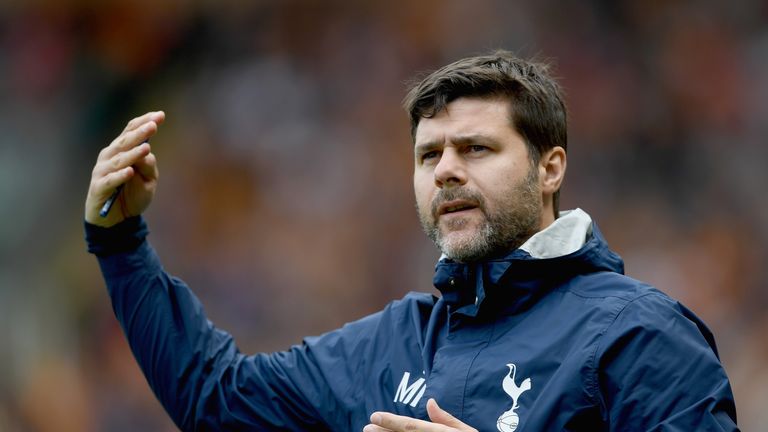 HULL, ENGLAND - MAY 21: Mauricio Pochettino, Manager of Tottenham Hotspur looks on during the Premier League match between Hull City and Tottenham Hotspur 
