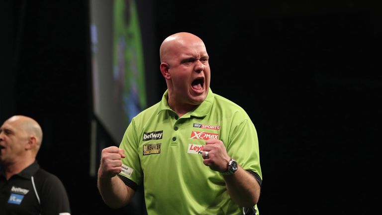 BETWAY PREMIER LEAGUE DARTS.PLAY-OFFS.02 ARENA,.LONDON.PIC;LAWRENCE LUSTIG.SEMI FINAL.MICHAEL VAN GERWEN V GARY ANDERSON.MICHAEL VAN GERWEN IN ACTION