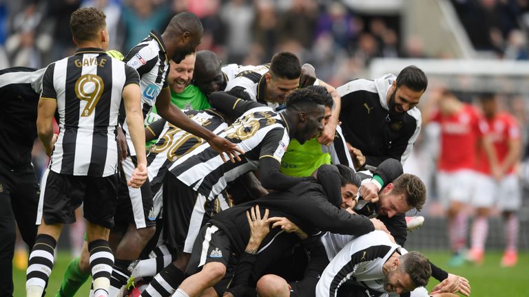 NEWCASTLE UPON TYNE, ENGLAND - MAY 07: The Newcastle United team celebrate after winning the leauge title after the Sky Bet Championship match between Newc
