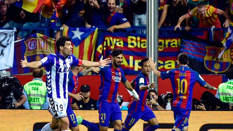 Alaves' Manuel Alejandro (L) gestures as Barcelona's Neymar (2ndR) celebrates with team-mates after scoring, Copa del Rey final