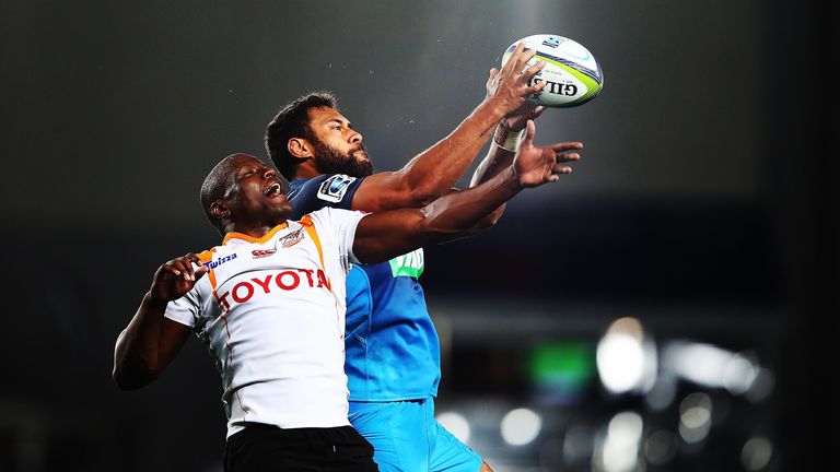 AUCKLAND, NEW ZEALAND - MAY 12:  Pupa Mohoje of the Cheetahs competes with Patrick Tuipulotu of the Blues in the lineout during the round 12 Super Rugby ma