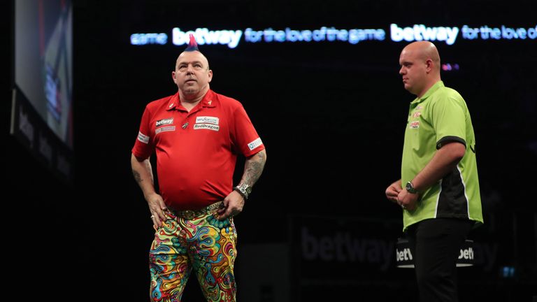 BETWAY PREMIER LEAGUE DARTS.PLAY-OFFS.02 ARENA,.LONDON.PIC;LAWRENCE LUSTIG.FINAL.MICHAEL VAN GERWEN  V PETER WRIGHT.RUNNER UP PETER WRIGHT