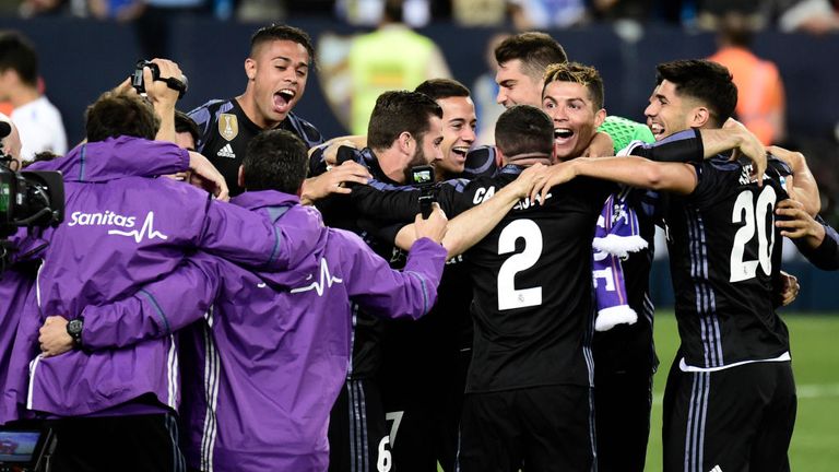 Real Madrid's players celebrate after the final whistle 