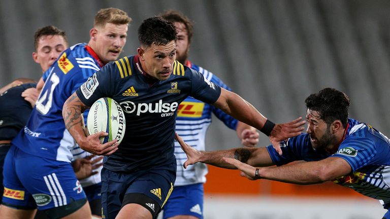 Rob Thompson fends off EW Viljoen of the Stormers