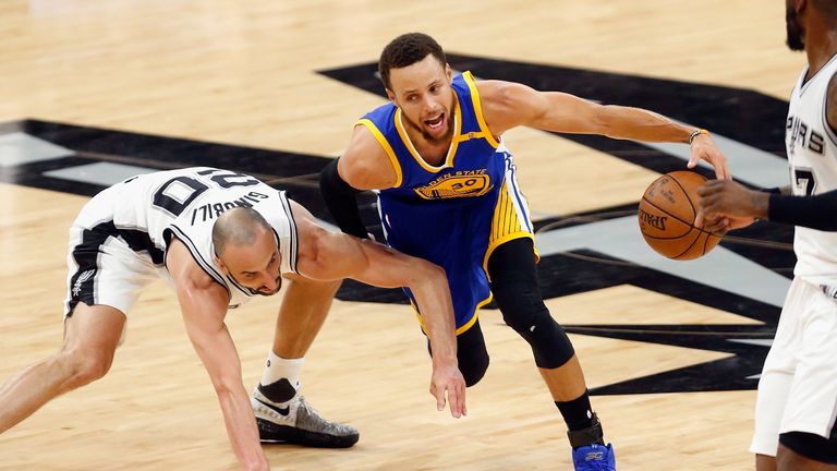 Stephen Curry keeps away from the close attentions of Manu Ginobili on Monday night