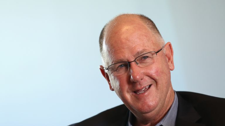 CEO of WTA Steve Simon has voiced his displeasure at the decision by the FFT to not award a wildcard to Maria Sharapova for the French Open