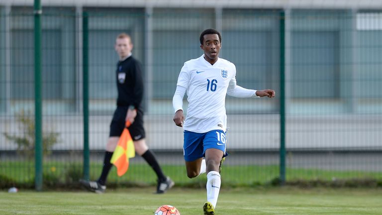 BOISSY-SAINT-LEGER, FRANCE - OCTOBER 29:  Tashan Oakley-Boothe of England runs with the ball during the Tournoi International game between England U16 and 