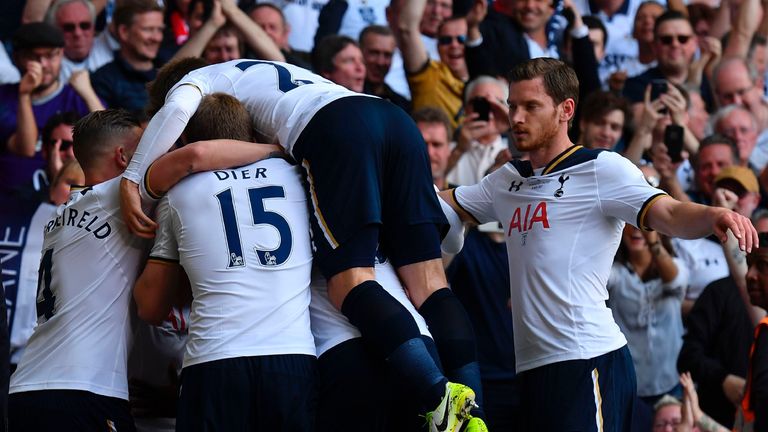 Tottenham celebrate against Manchester United