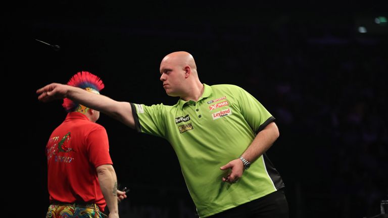 BETWAY PREMIER LEAGUE DARTS.PLAY-OFFS.02 ARENA,.LONDON.PIC;LAWRENCE LUSTIG.FINAL.MICHAEL VAN GERWEN  V PETER WRIGHT.MICHAEL VAN GERWEN IN ACTION