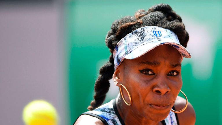 US Venus Williams returns the ball to Japan's Kurumi Nara during their tennis match at the Roland Garros 2017 French Open on May 31, 2017 in Paris.  / AFP 