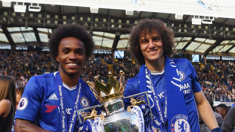 LONDON, ENGLAND - MAY 21:  Willian and david Luiz of Chelsea pose with the Premier League trophy after the Premier League match between Chelsea and Sunderl