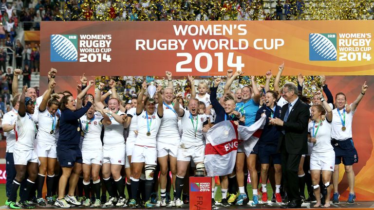  England celebrate after winning the IRB Women's Rugby World Cup 2014