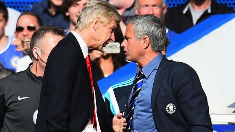 Mourinho y Wenger se enfrentaron en la línea de banda en la temporada 2016-17