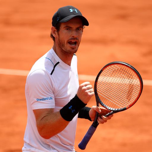 Murray fights through to semis