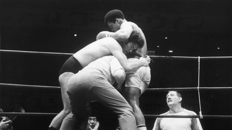 26th June 1976:  Heavyweight boxer Muhammad Ali fighting the champion Japanese wrestler Antonio Inoki at Budokan Hall in Tokyo.  (Photo by Keystone/Getty I