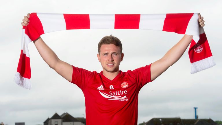 Former Dundee attacker Greg Stewart has signed a season-long loan deal at Aberdeen from Birmingham City.