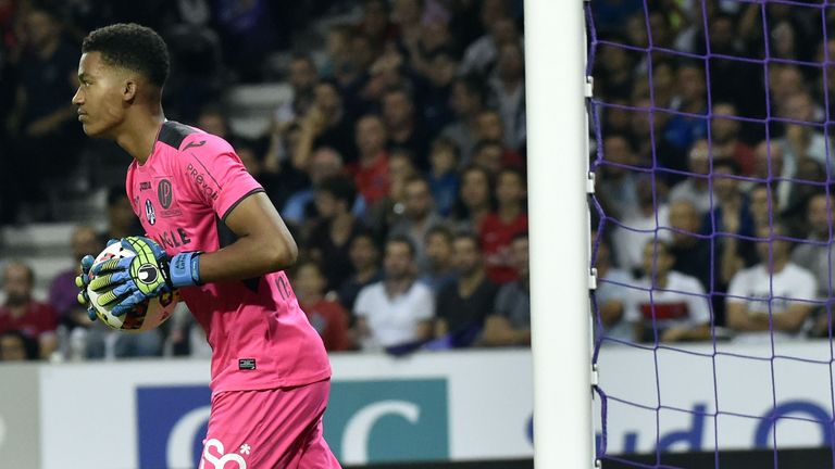 Toulouse's French goalkeeper Alban Lafont holds the ball during the French L1 football match Toulouse (TFC) vs Paris Saint-Germain (PSG) on September 23, 2
