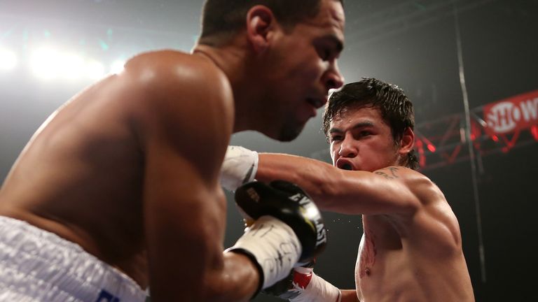  Andres Gutierrez (R) will hope victory over Carl Frampton will lead to a world title shot