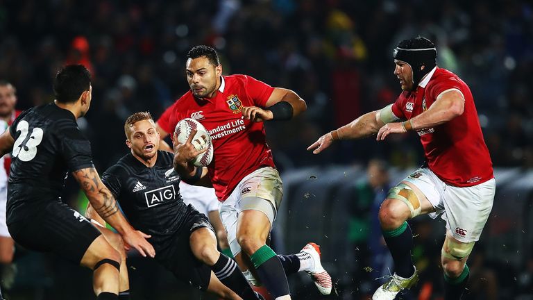 ROTORUA, NEW ZEALAND - JUNE 17:  Ben Te'o of the Lions makes a break during the match between the New Zealand Maori and the British and Irish Lions