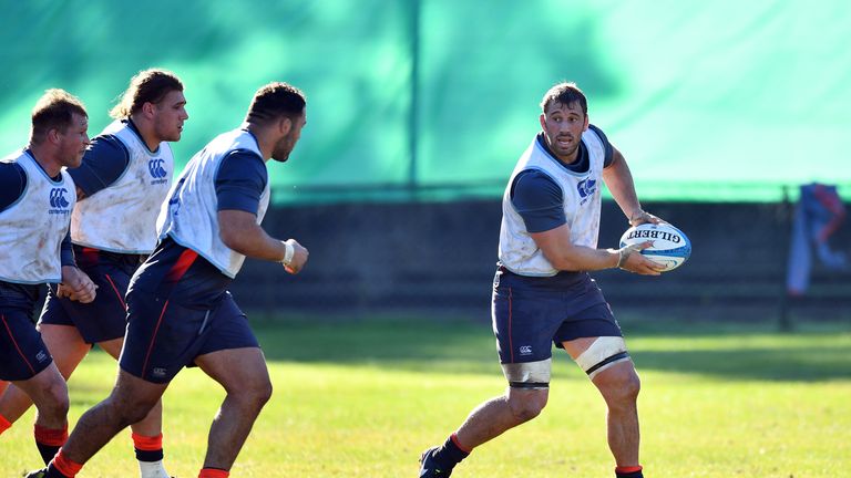  Chris Robshaw of England will return to their starting line-up for the second Test
