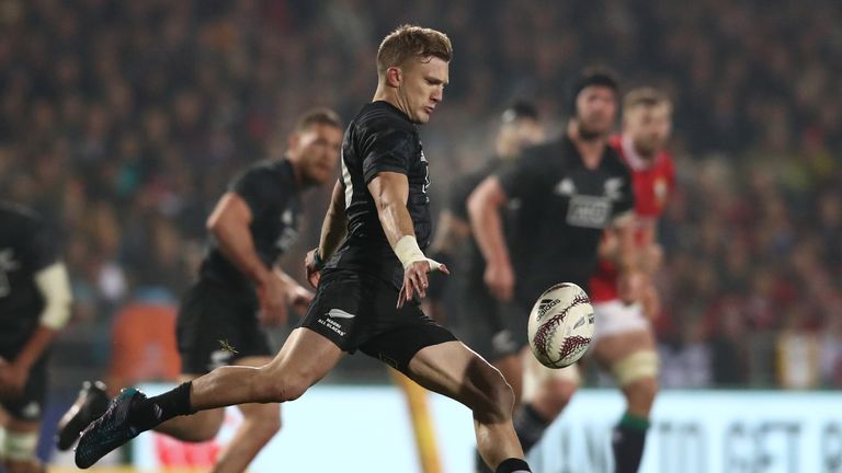 Damian McKenzie in action for the Maori All Blacks against the British & Irish Lions