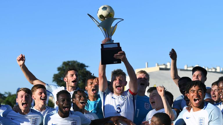 England's players celebrate with the trophy after winning Toulon tournament.