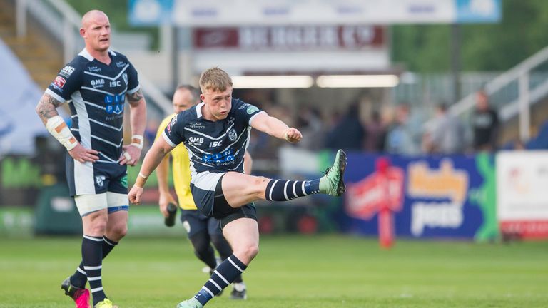 Ladbrokes Challenge Cup - Featherstone Rovers v Halifax RLFC - The LD Nutrition Stadium, Featherstone, England  - Cory Aston kicks a penalty.