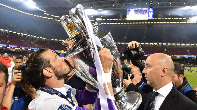 Real Madrid's Welsh striker Gareth Bale lifts the trophy after Real Madrid won the UEFA Champions League final football match between Juventus and Real Mad