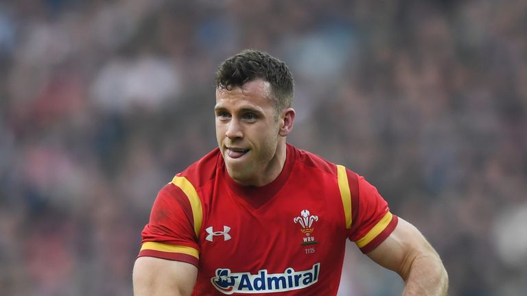 LONDON, ENGLAND - MARCH 12:  Gareth Davies of Wales runs with the ball during the RBS Six Nations match between England and Wales at Twickenham Stadium 