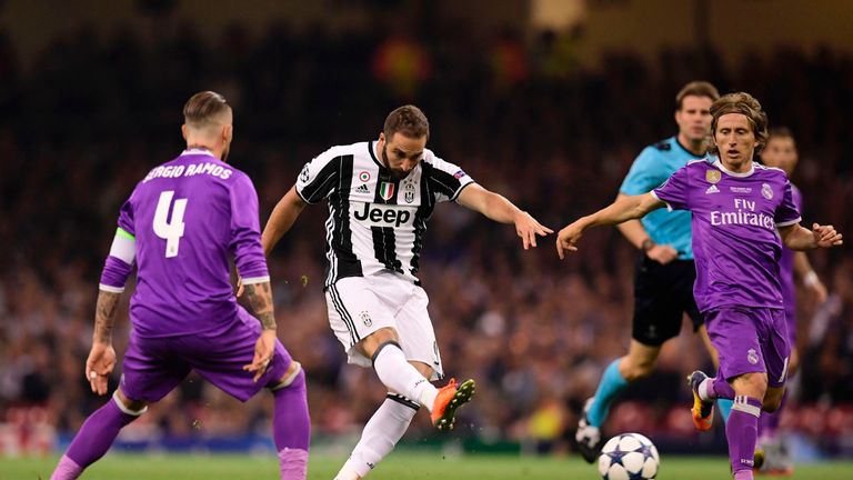 Juventus' Argentinian striker Gonzalo Higuain (C) hits a shot early
